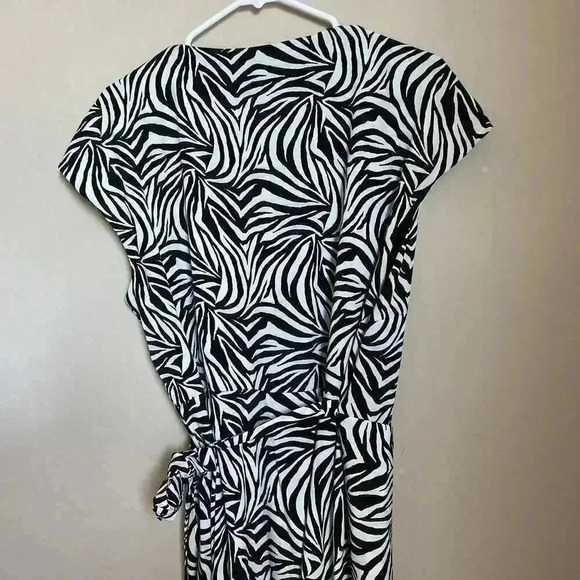 Vince Camuto Zebra Print Asymmetrical Wrap Dress - Picture 11 of 12